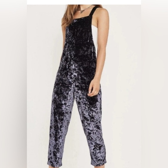 Urban Outfitters Velvet Velour Overall Jumpsuit Super Stretch Size M Black - Picture 1 of 7